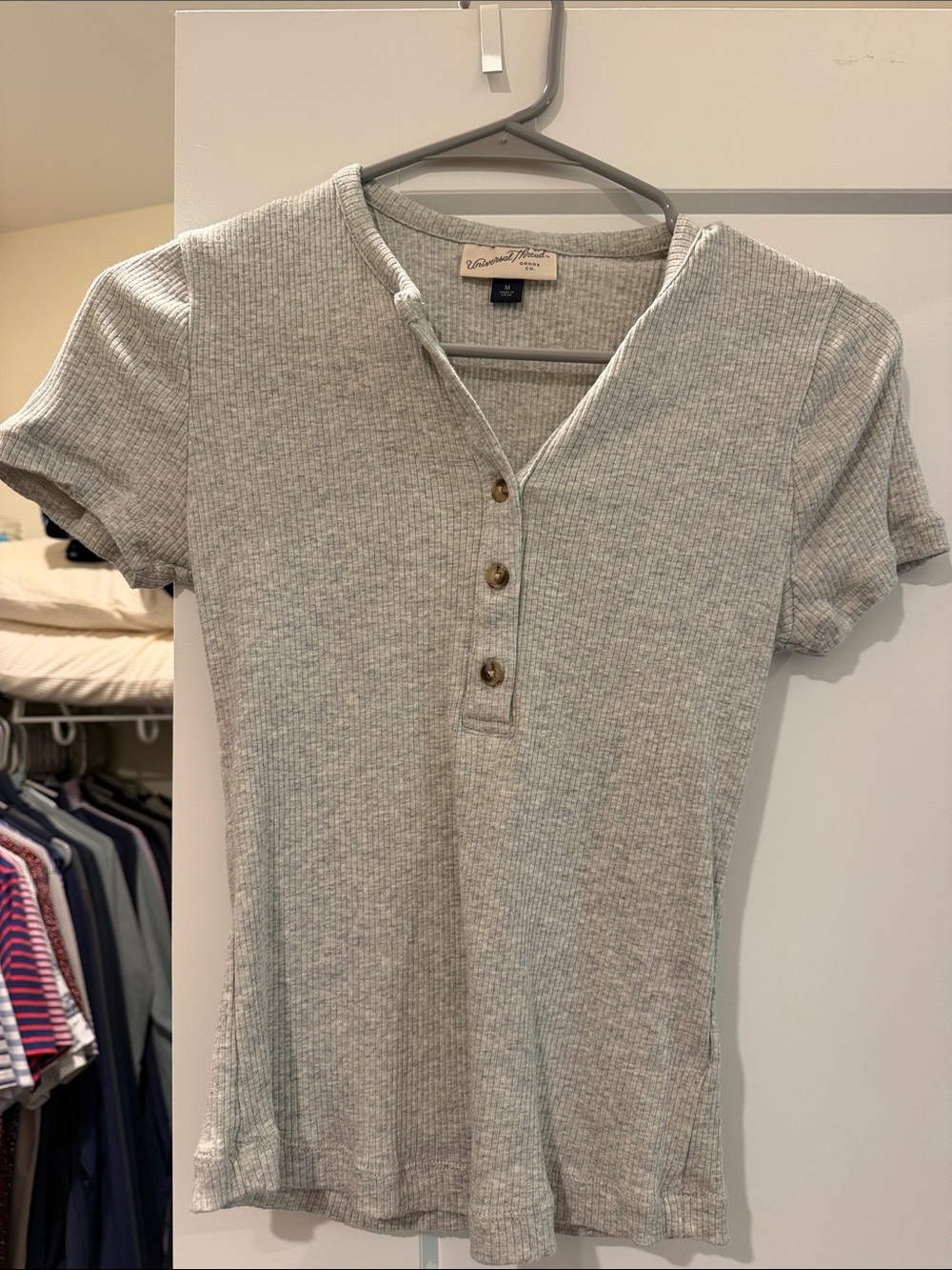 Universal Thread Light Gray Ribbed Short Sleeve Henley Size M